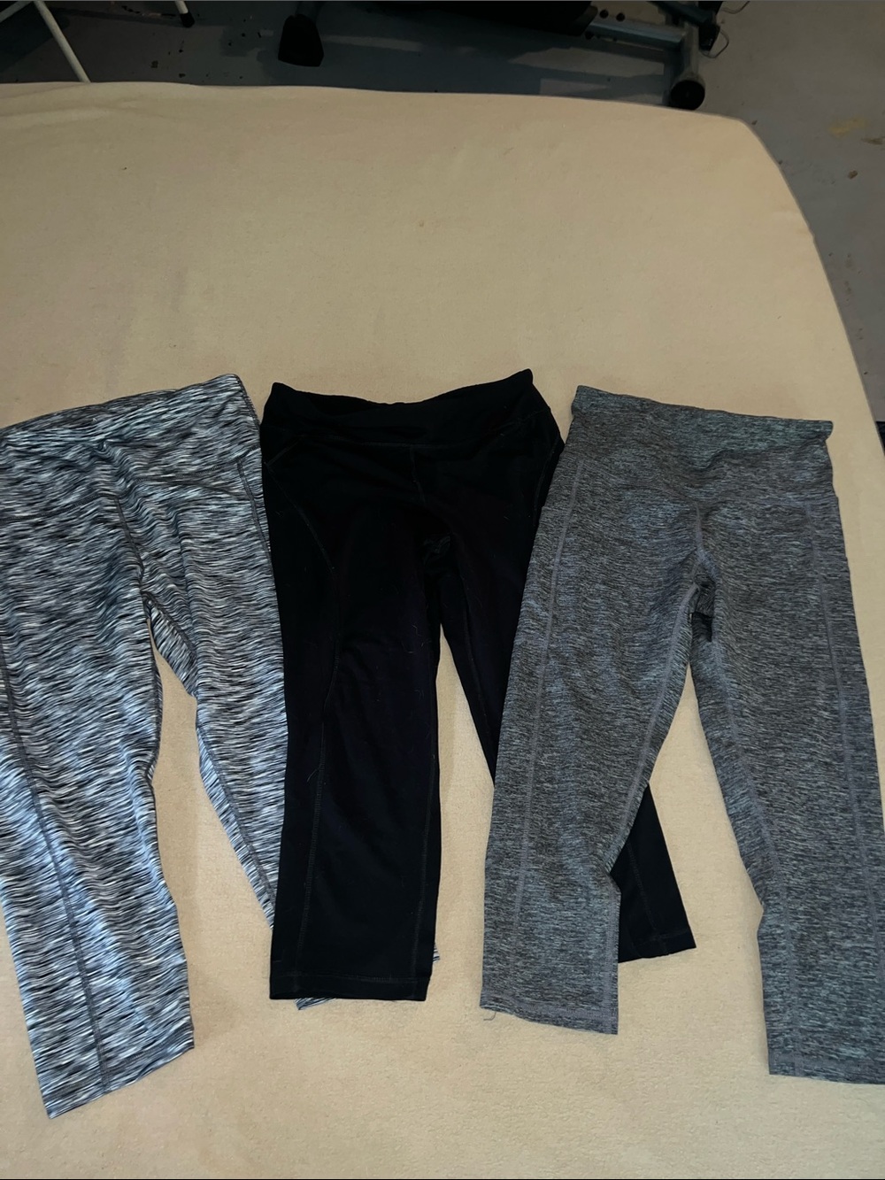 Womens Active Capris - Black & Gray Performance Leggings capris size medium/larg